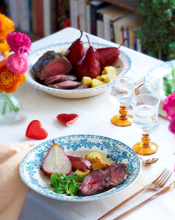 Rôti de bœuf, poires au vin 