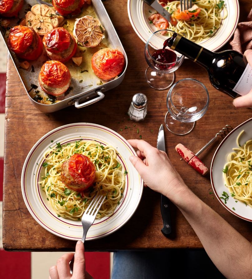 Tomates farcies et spaghetti à l'ail rôti