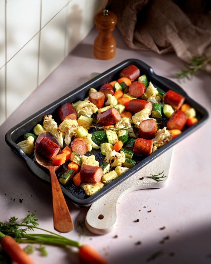 One pan saucisses aux légumes de printemps