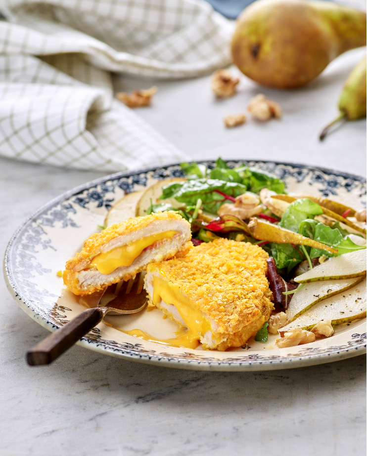 Cordon bleu de porc au cheddar, salade de poires