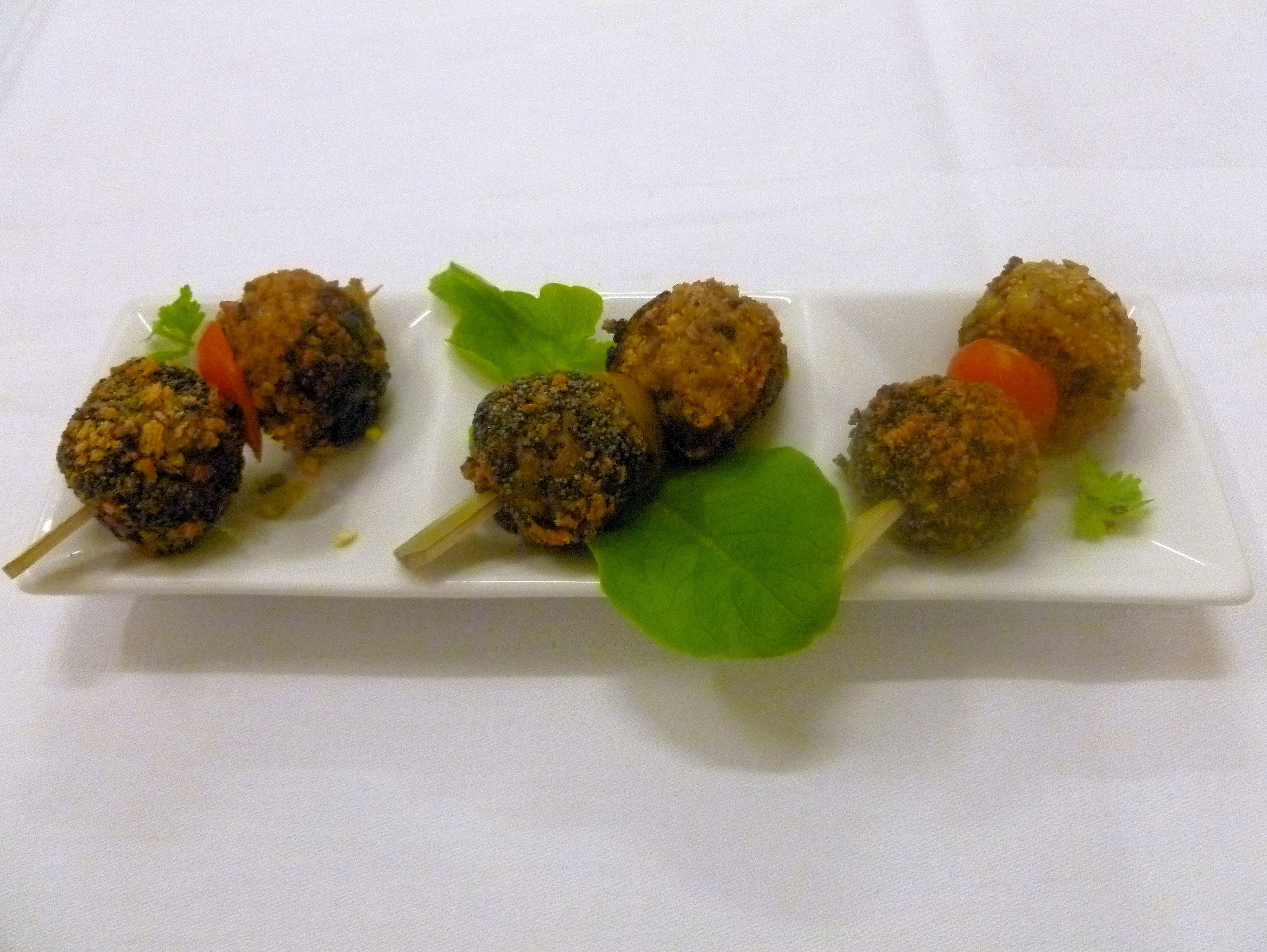 Mini boulettes de bœuf herbes et oignons, en coque de graines de pavot