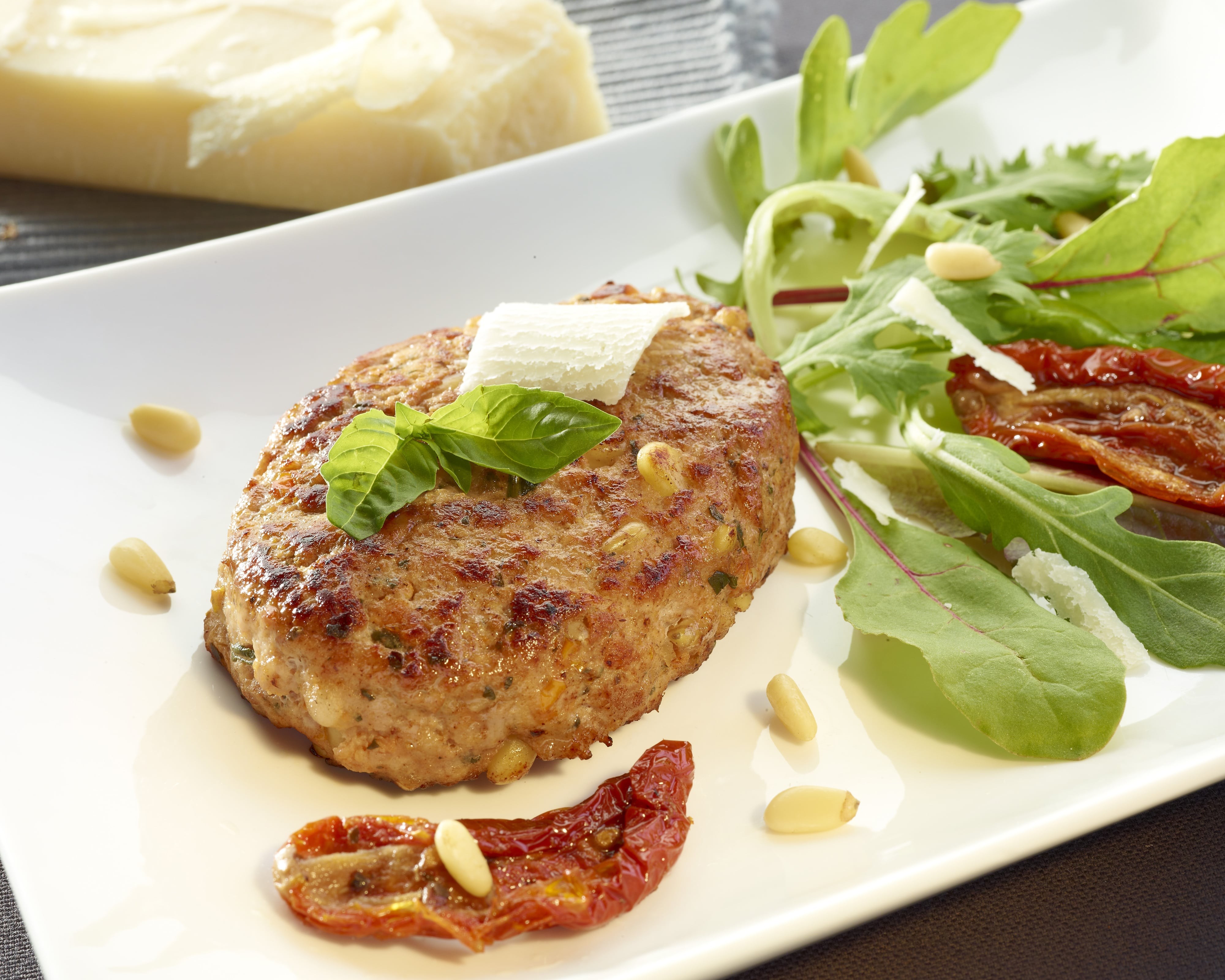 Pavé au parmesan, basilic, pignons et tomates confites