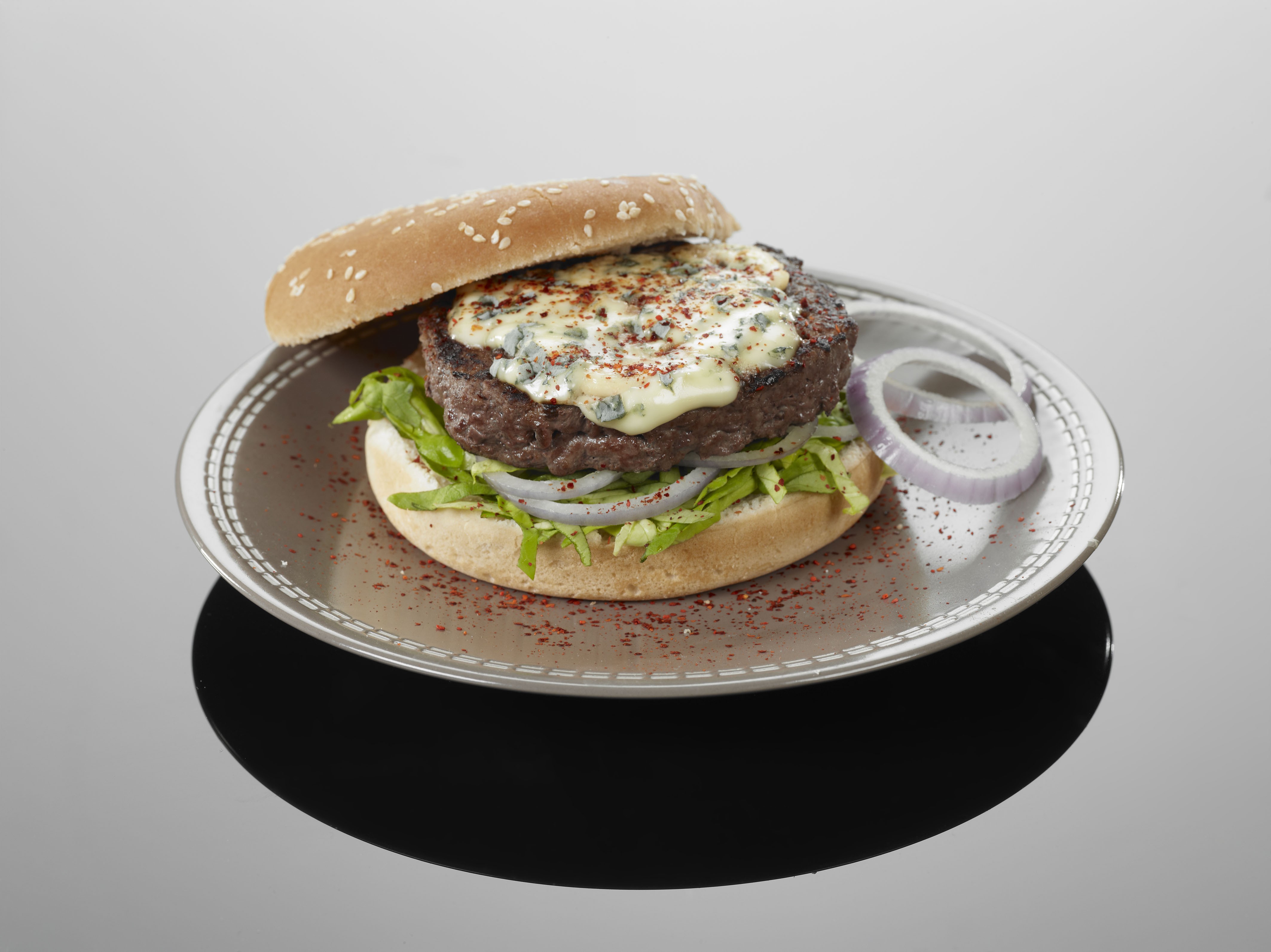 Burger à la Fourme d'Ambert et Piment Espelette