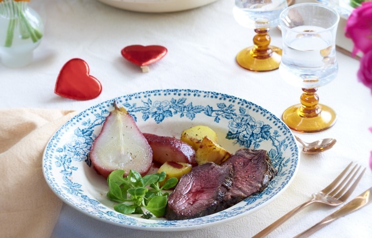 Rôti de bœuf, poires au vin 
