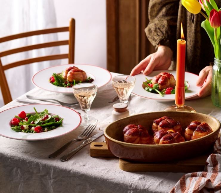 Paupiettes de porc au chorizo, salade framboises, feta et petits pois 