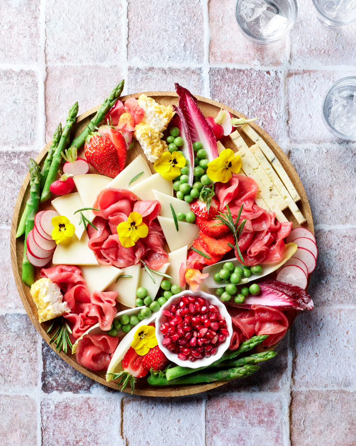 Planche apéritive printanière au carpaccio de boeuf