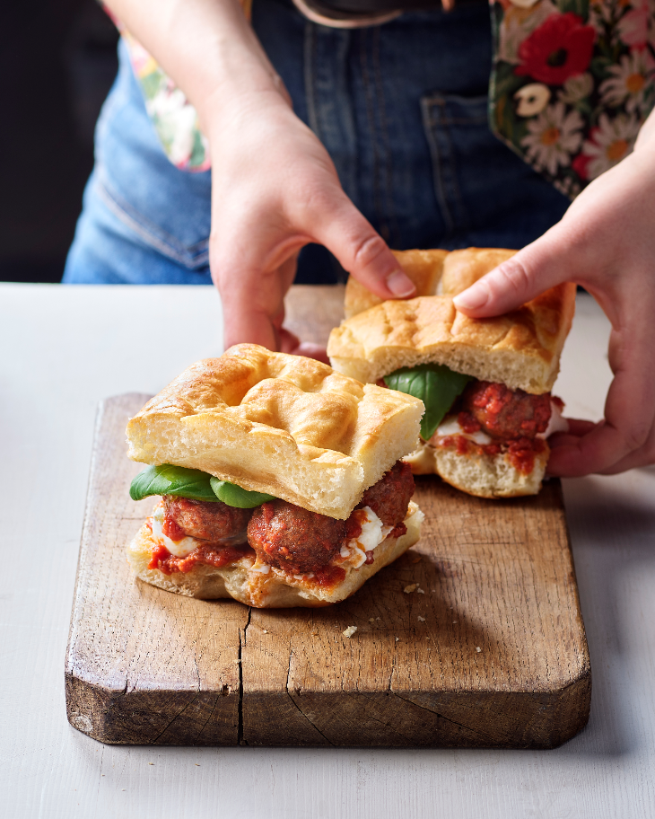 Sandwich de focaccia aux boulettes de boeuf