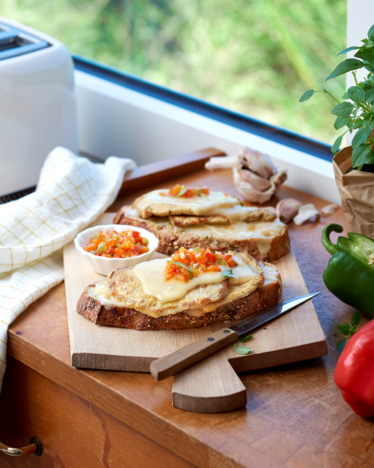 Tartines chaudes de lomos au comté, salsa poivrons