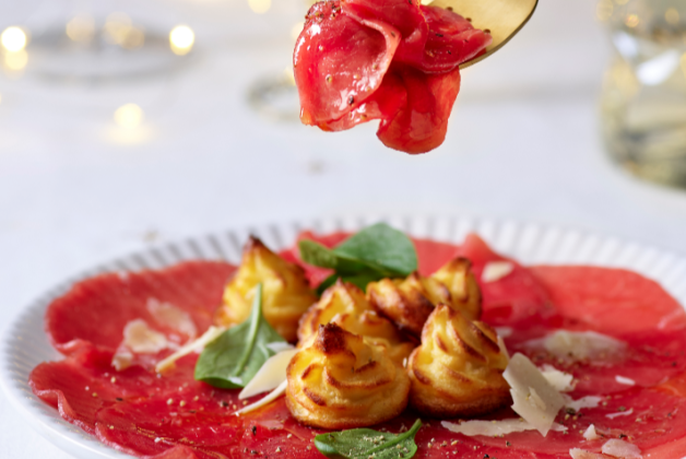 Carpaccio de bœuf aux truffes, pommes duchesse