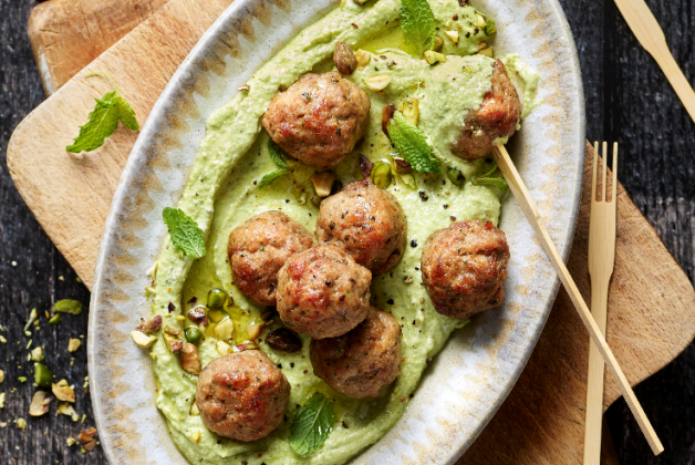 Boulettes au pesto, crème de feta pistache