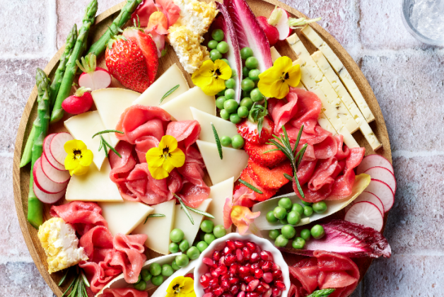 Planche apéritive printanière au carpaccio de boeuf