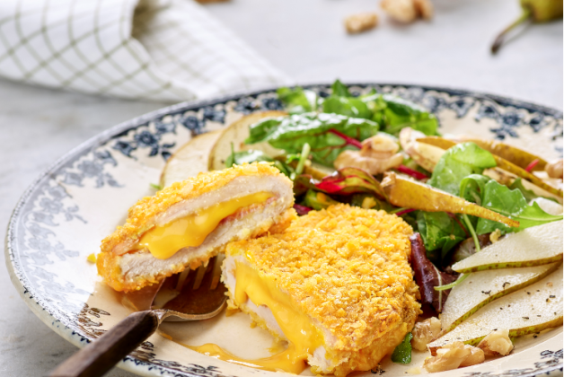 Cordon bleu de porc au cheddar, salade de poires
