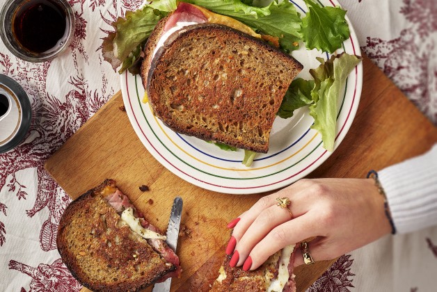 Croque monsieur carpaccio pesto