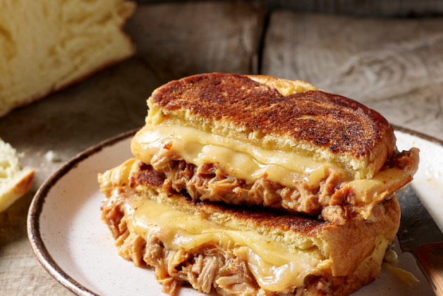 Grilled cheese aux effilochés de porc Barbecue