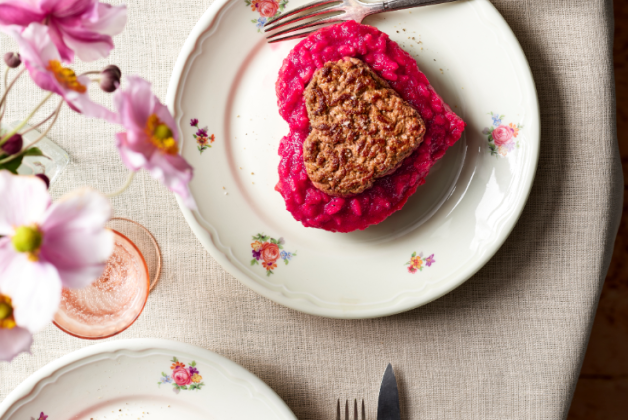 Un amour de steak haché sur risotto de betterave 
